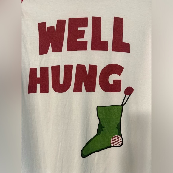 Men’s Quarter Sleeve Christmas Graphic T. Size: L - Picture 6 of 6